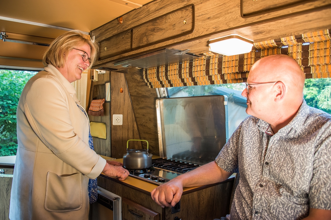 Toyota-Hilux-camper-interieur-keuken-Thomas-en-Karin-van-Dijk